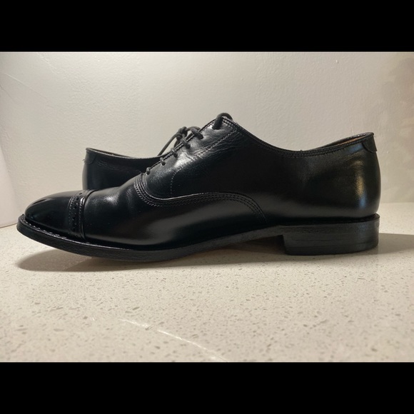 (SOLD)Allen Edmonds 5th Avenue Men's Captoe Oxford - Picture 3 of 8